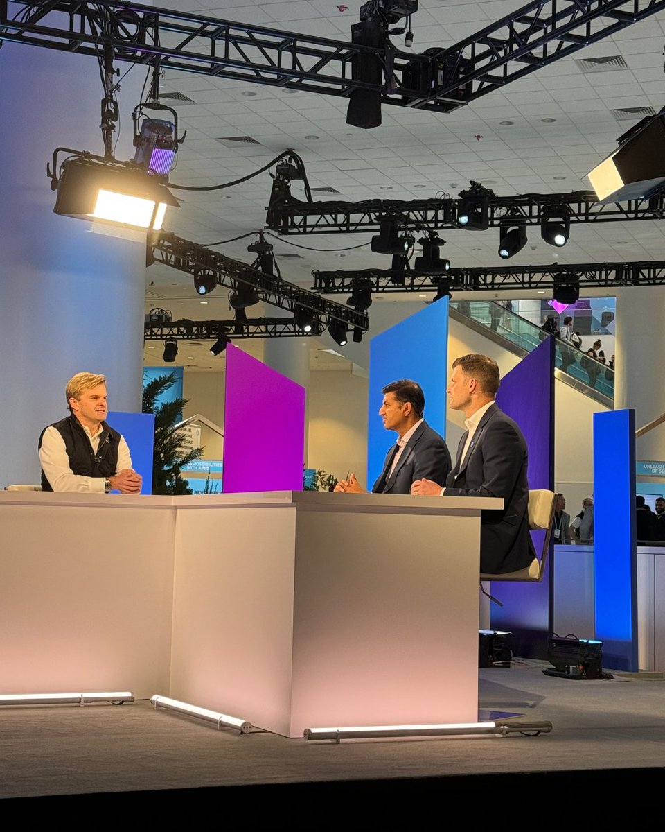 fivetran's tweet image. A huge thank you to everyone who joined us at the #SnowflakeDataCloudSummit! ❄️ Your energy lit up our sessions on data integration and AI, our hands-on GenAI lab planning California wine country trips, and our various cocktail hours and events. Can’t wait to see you next year!