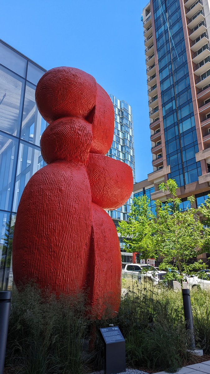BellevueDotCom's tweet photo. Love seeing all the new art pieces popping up with the new office towers around town. These two are from Amazon's West Main towers #bvue #bellevuespotting #hq2 https://t.co/FVggwKXFc9