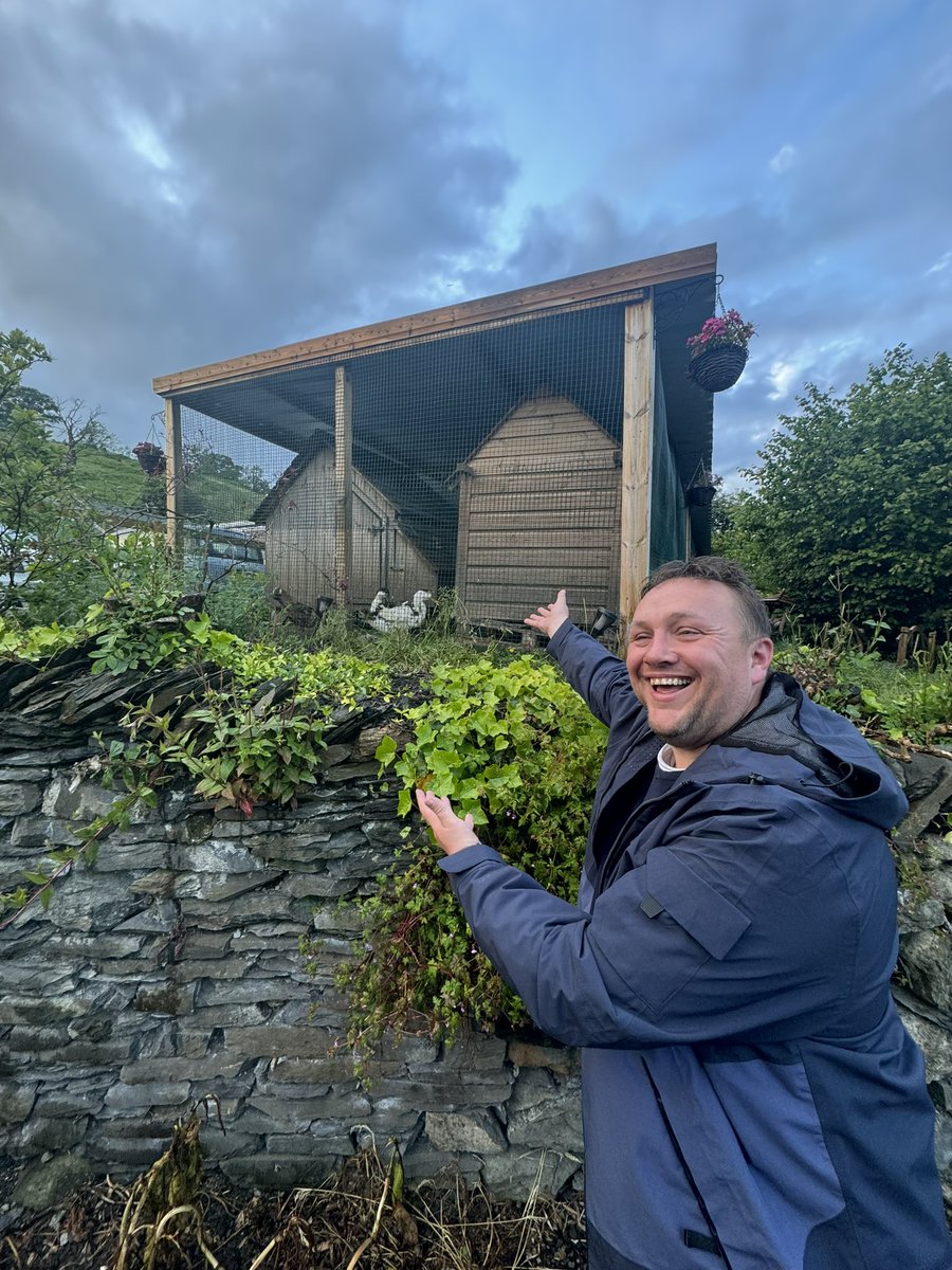 It’s a trip to leafy suburbia for the Bedford this weekend as we resume battle with the Chesh. I often struggle for a picture for each game, so here’s a photo of the admin with some good friends.

🆚 <a href="/TheCheshCC/">CheshirelinesCC</a> 
🏆 SADCL Division Two
🏟️ Southmead Road, L19 5NN
⏰ 1:00pm

#UTB