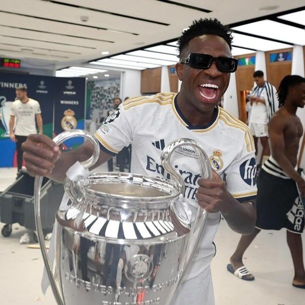 𝐎 𝐂𝐚𝐦𝐢𝐬𝐚 𝟖 🏆⚽️ tweet media