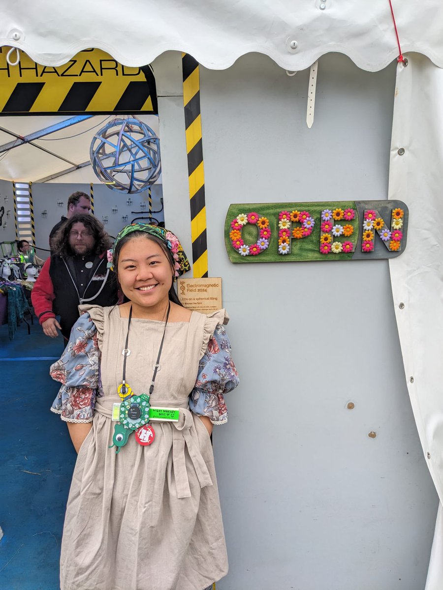 Love the ‘OPEN’ and ‘NOPE’ sign that <a href="/msraynsford/">Martin Raynsford</a> made for the emfcamp night market!!!