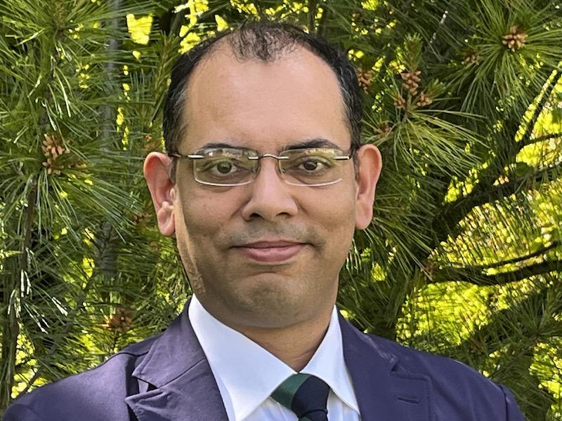UVA Engineering (@uvaengineers) on Twitter photo Hridesh Rajan, former Ph.D. advisee of associate CS professor Kevin Sullivan, was named dean of <a href="/Tulane/">Tulane University</a> Universityâs engineering school. Rajan is known for designing the Boa programming language and leading Iowa Stateâs data science programs.
at.virginia.edu/wp0j79
<a href="/CS_UVA/">UVA Computer Science</a> Hridesh Rajan, former Ph.D. advisee of associate CS professor Kevin Sullivan, was named dean of <a href="/Tulane/">Tulane University</a> Universityâs engineering school. Rajan is known for designing the Boa programming language and leading Iowa Stateâs data science programs.
at.virginia.edu/wp0j79
<a href="/CS_UVA/">UVA Computer Science</a>