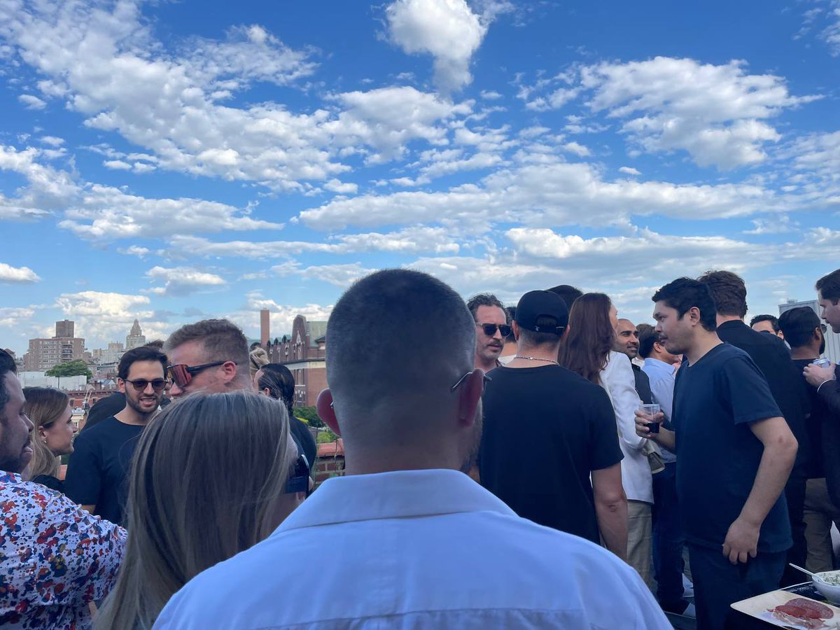 Supermooncamp's tweet image. What a view! 🦅✨
Our Rooftop Mixer is live! 

Come and enjoy @Techweek_  along with @oortech , @BTClayer2, @RockTreeCapital, @zeebuofficial, DatashopIO, &amp;amp; N99AI 🗽😎
#Techweek #Networking #Web3