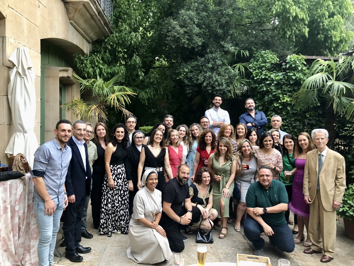 lcentenoc's tweet image. Hoy celebramos la Cena de despedida de la XXV Promoción de Curso de Especialista en Dirección de Centros Concertados, organizado por @ecatolicas y @UCOMILLAS Enhorabuena a todos los alumnos! Ha sido un placer compartir trabajo y vida con vosotros!! Mucho ánimo!!!