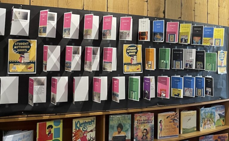 WriteReaderApp's tweet photo. Writing gives students the opportunity to share their thoughts and voices 💭 with others through an authentic audience. #creativeliteracy
https://t.co/1kWe1IvkXZ https://t.co/KjUezkK1oc