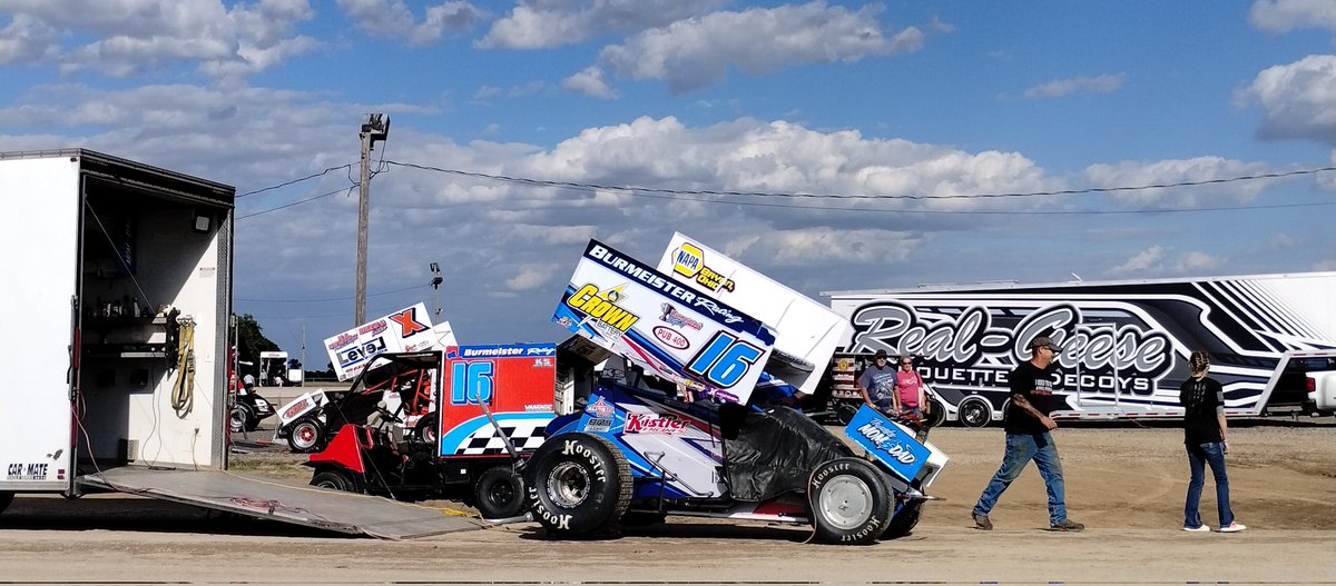 SprintCarNews's tweet photo. 53 @FASTseries sprint cars pitside @atticaracewyprk for night one of Ohio Speedweek https://t.co/sjO3yhOXmc