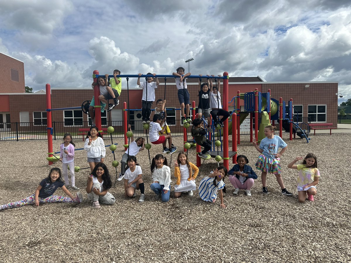2023-2024 School was a blast! Watching these little ones grow brings happiness to my heart. Happy Summer my Third Graders!!