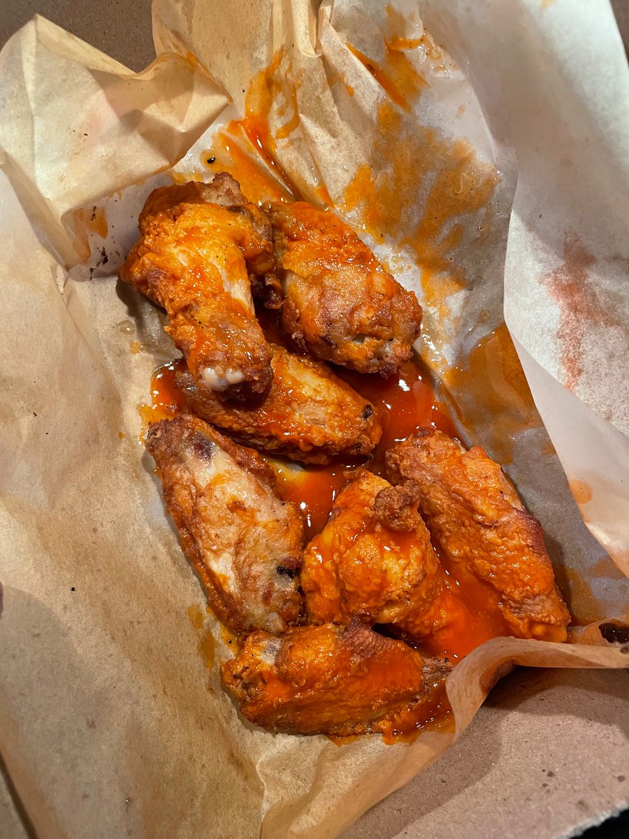 TheFallSon's tweet image. Oh and it gets worse @dominos 
The wings I ordered that are supposed to be 8 why is there one missing count it . I didn’t pay money to be swindled