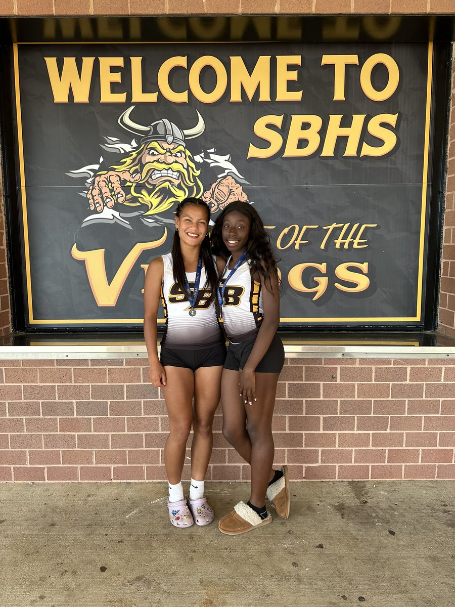 WeAreSBVikings's tweet photo. Day 1 Group IV State Championship medalists Violet Goldilla (5th Pole Vault) &amp; Ella Koroma (6th 400 Hurdles) #GoVikings https://t.co/9myEgklwrl