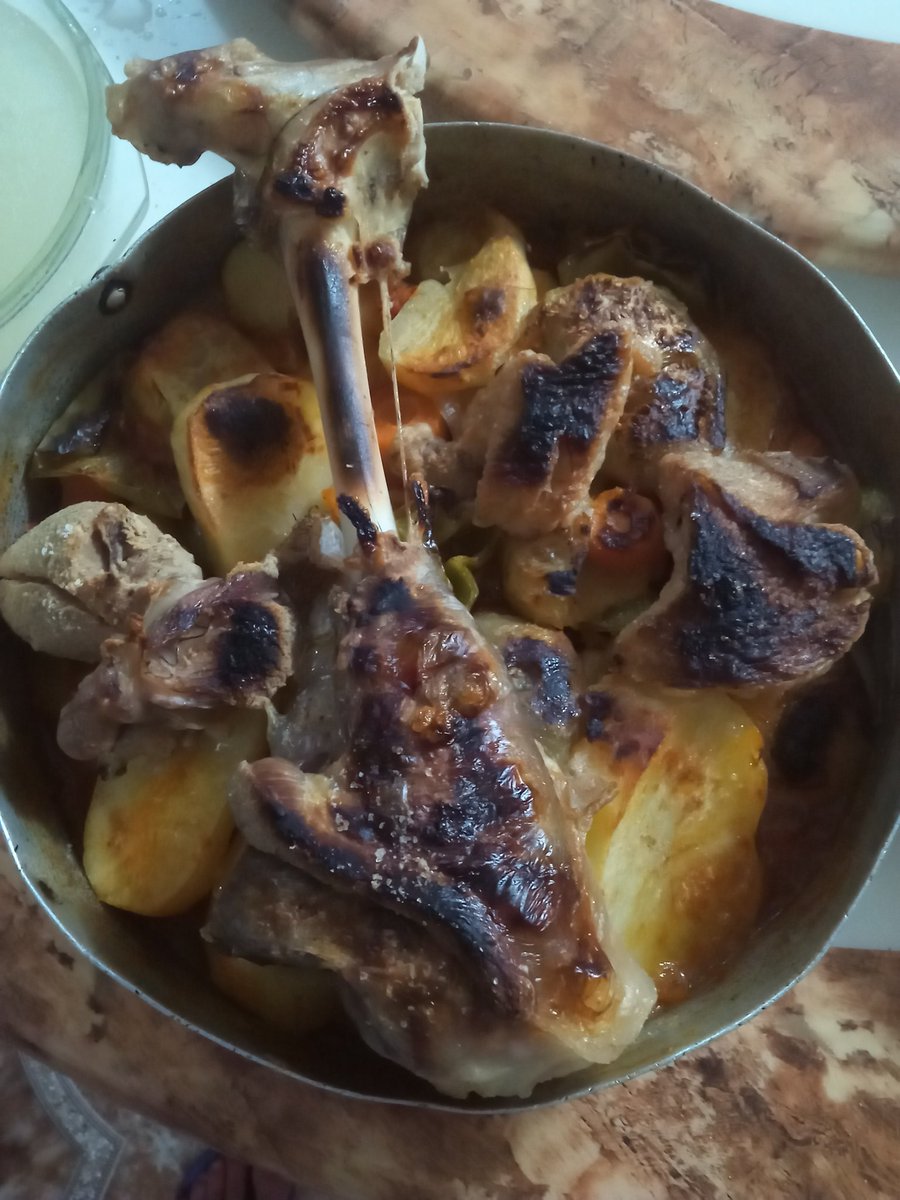 Life has two sides, this is what I learned in my exile. 
Today I prepared this delicious meal on my own, and I also ate it on my own.
 The good thing about living alone is learning how to deal with loneliness. It gets easier gradually. Life doesn't give you everything, that's all