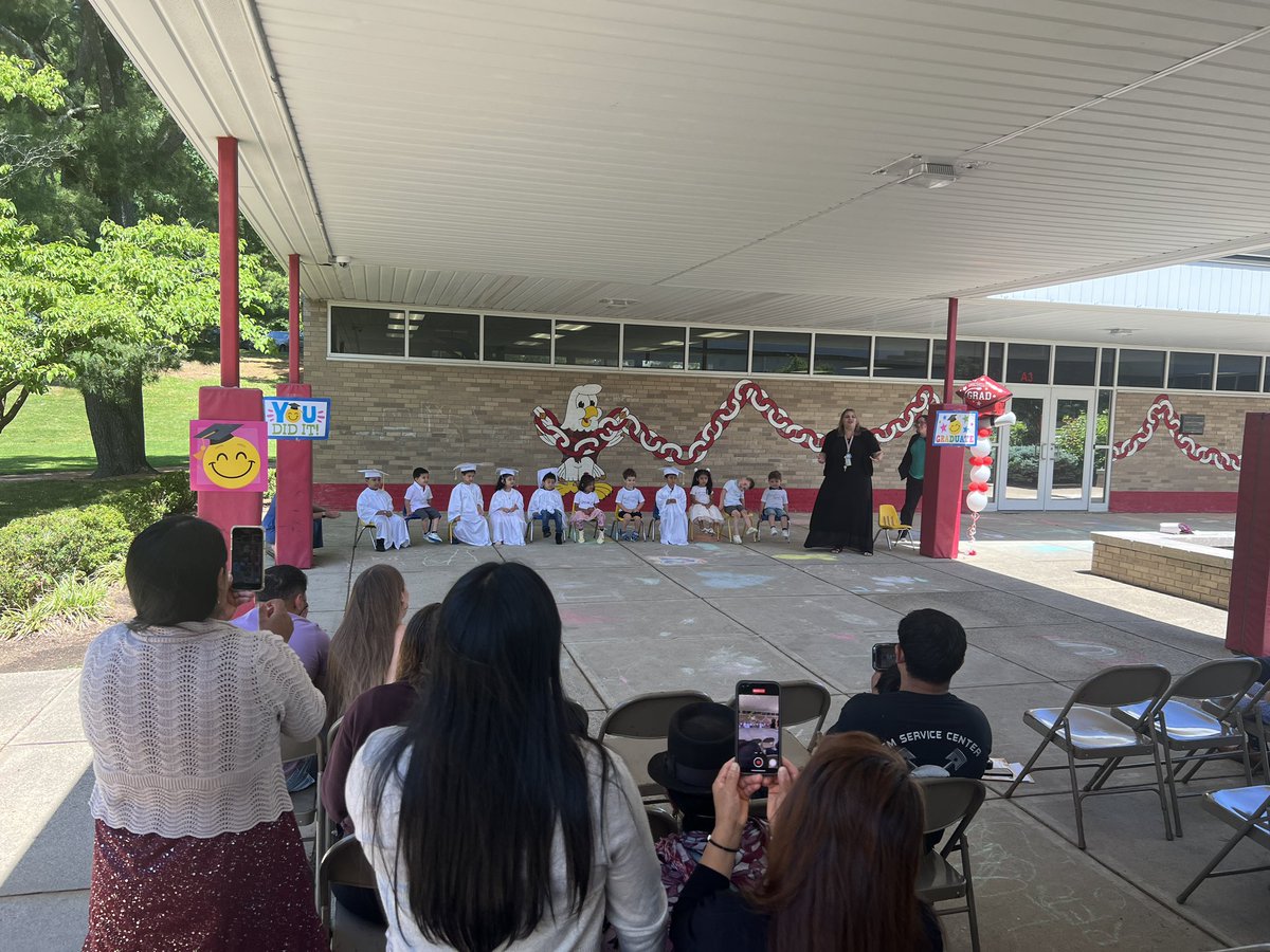 BedwellSchool's tweet photo. Congrats Preschool! 🤗 https://t.co/EMaySzKyBe