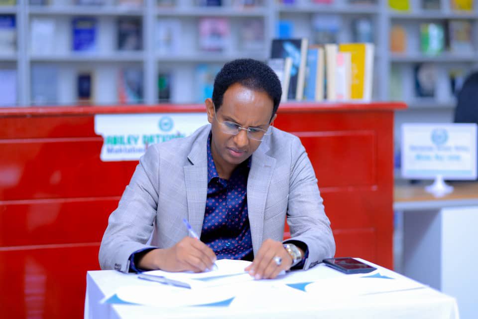 The Chairman of Somaliland Civil Service Commission Mr. Khaalid Jaamac Qodax <a href="/KhalidQodax/">Khalid J. Qodax</a> visited Gabiley National Library.