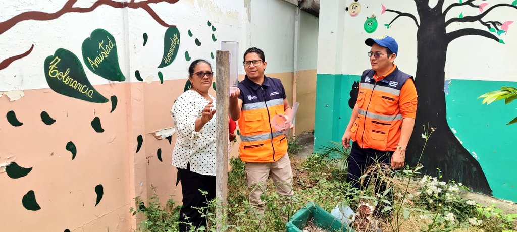 Riesgos_Ec's tweet photo. 📍#Guayaquil
Realizamos retroalimentación institucional sobre programa #VOLUNCLIMA para fortalecimiento de capacidades en los sectores Bastión Popular, temática de pluviómetros, métodos de observación, aplicación móvil y sitio web de reporte de precipitaciones e impacto de sequía https://t.co/MD5FDQRXF6