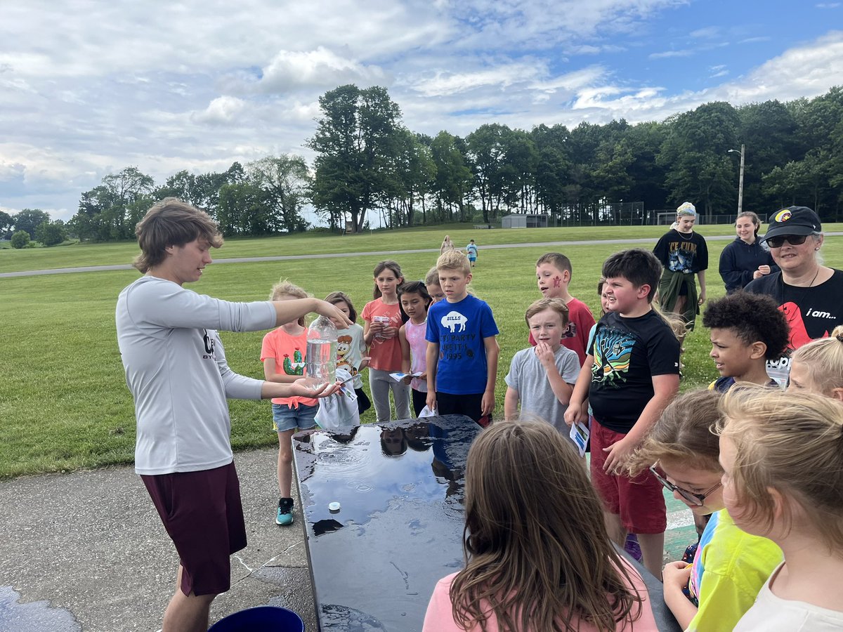 mrstaylor116's tweet photo. Science experiments with Mr. Conine and his A.P. Chem students! #BBbees #BBpride https://t.co/LFfblcAl8L