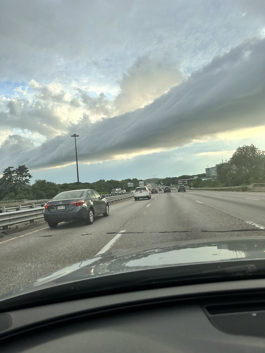 gregeccles's tweet photo. @jreineron7 crazy looking cloud, 95S in Woburn https://t.co/neqAERPrKd
