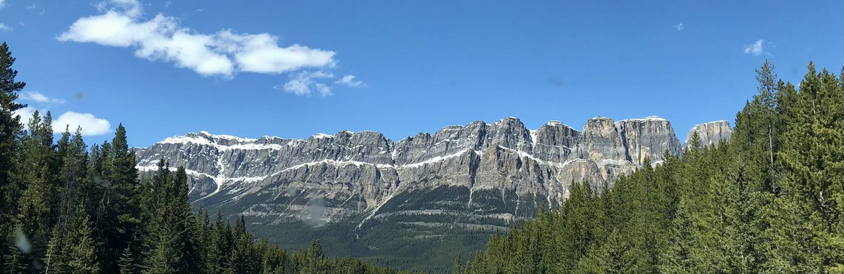 penny_baggins's tweet photo. Driving through #KootenayNationalPark and #BanffNationalPark and more  #Mountains  #CastleMountain #MountRundle https://t.co/D48k9ot7Ph