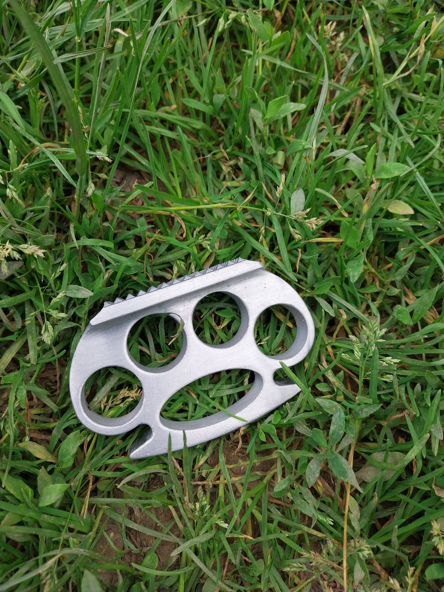 MetTaskforce's tweet photo. A very busy shift for PD Nala! Assisted TSG U24 in #Wembley following a stop & search where she found 55 bags of cannabis & ยฃ600. Then onto #HampsteadHeath where she found a rambo knife and knuckle duster discarded #NWDSU #DogSection @MPSBrent @MPSHampsteadTn @CityCorpHeath https://t.co/6v2UiIefOH