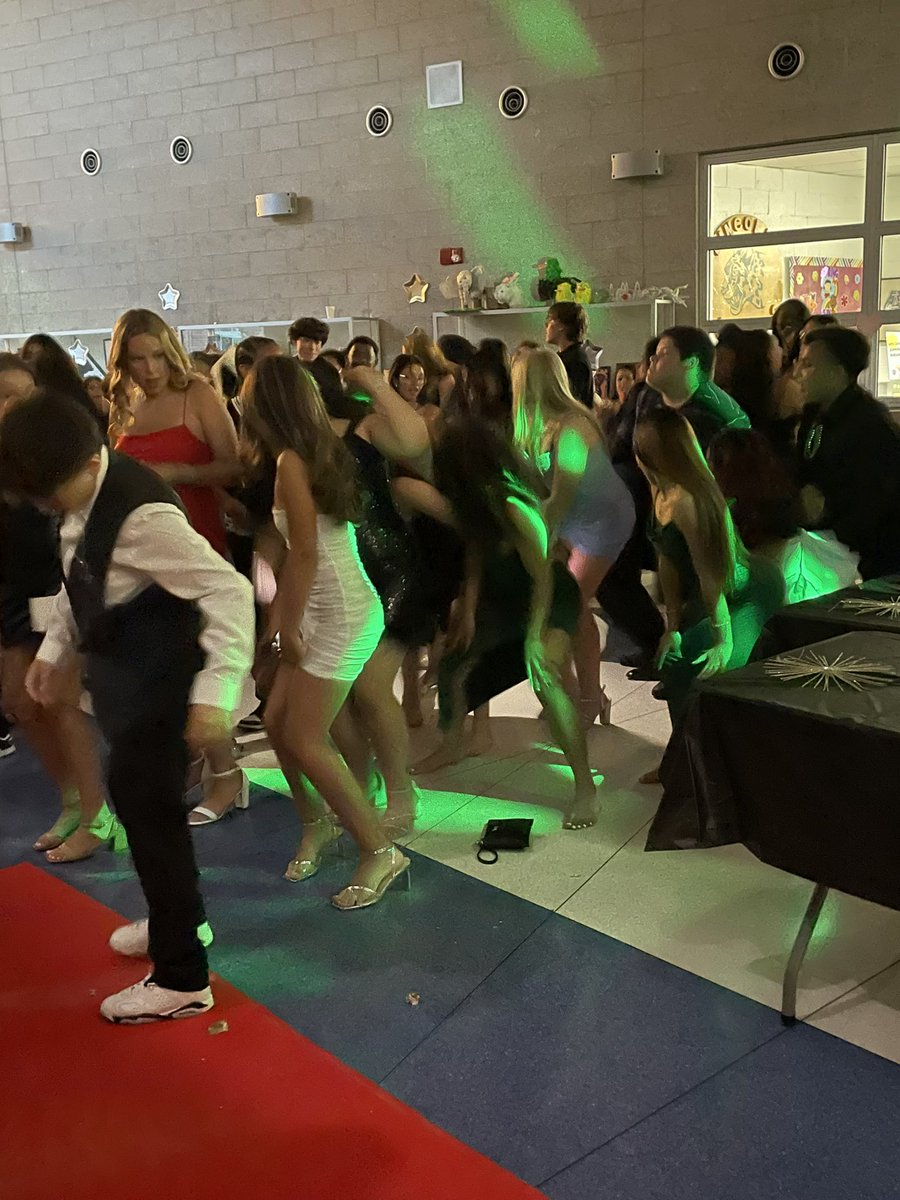 Watch me daaaaaaaaaance! Dance the night away! Sending home tired leopards tonight. Such a great night!