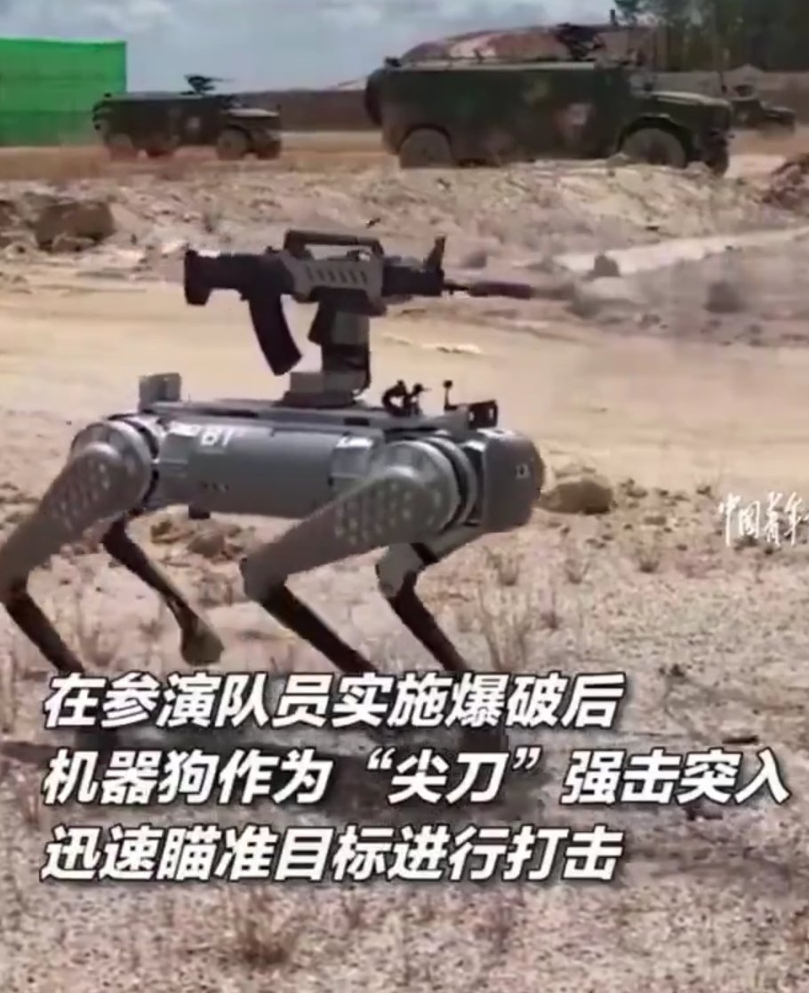 Adagegege's tweet photo. 从无人机攻击蜂群，到作战机器狗，到kimi长文本大模型，再到可灵视频生成模型。中国在人工智能领域里的每一次追赶突破都令我极为震惊。
 反观美国，不仅波士顿动力、马斯克、扎克伯格还在搞开源，放弃技术知识产权和专利。同时美国政府还在对高科技企业搞反垄断调查.....
美国的领先地位衰落还有救吗？ https://t.co/xGrirhTtI0