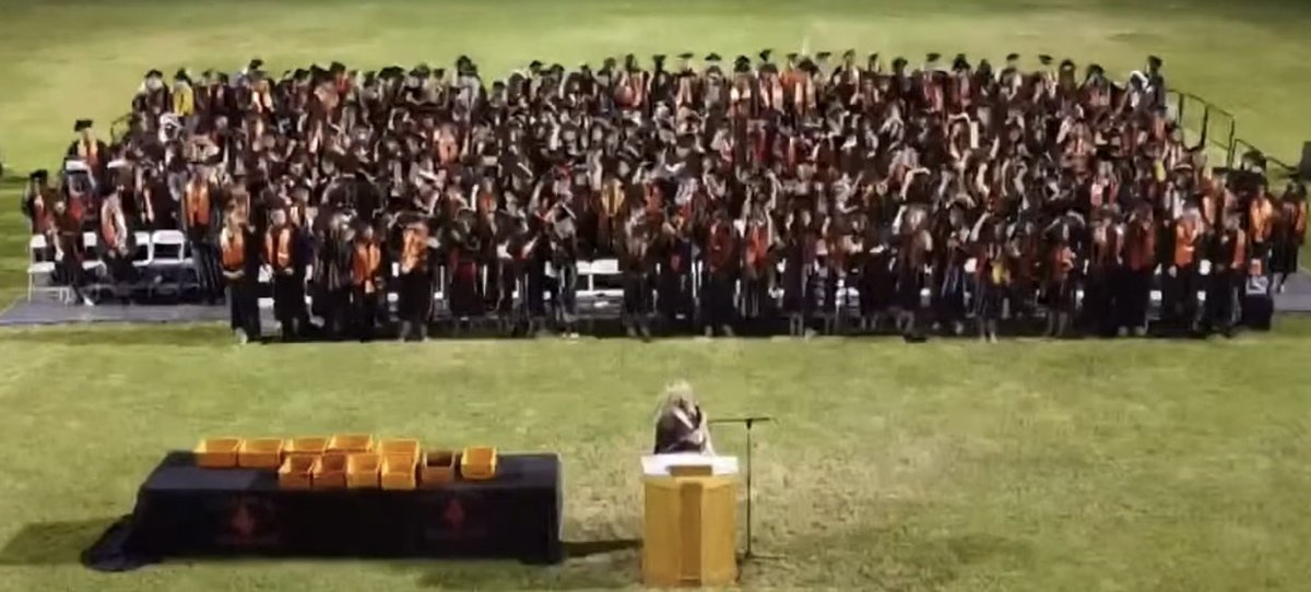 chstoads's tweet photo. That’s a wrap! Congratulations Class of 2024, I will miss you! 🎓🧡🎓

#toadpride
#OnceAToadAlwaysAToad
#classof2024 https://t.co/psqY1I41km