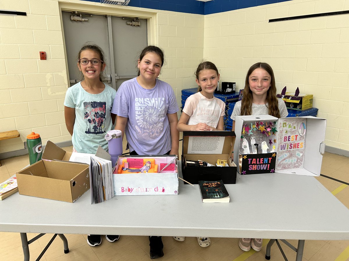 MsADunnigan's tweet photo. This week 4/5 students hosted a gallery walk where they shared their “Book in a Box” projects with their fellow Knights! They had great conversations about their books and what makes them special! Great work 4/5! 📚📖👏🏼 @stmhagersville https://t.co/li3o1h7gRh