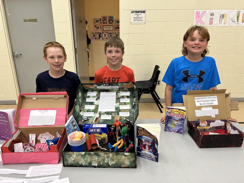 MsADunnigan's tweet photo. This week 4/5 students hosted a gallery walk where they shared their “Book in a Box” projects with their fellow Knights! They had great conversations about their books and what makes them special! Great work 4/5! 📚📖👏🏼 @stmhagersville https://t.co/3zCtF01iYf