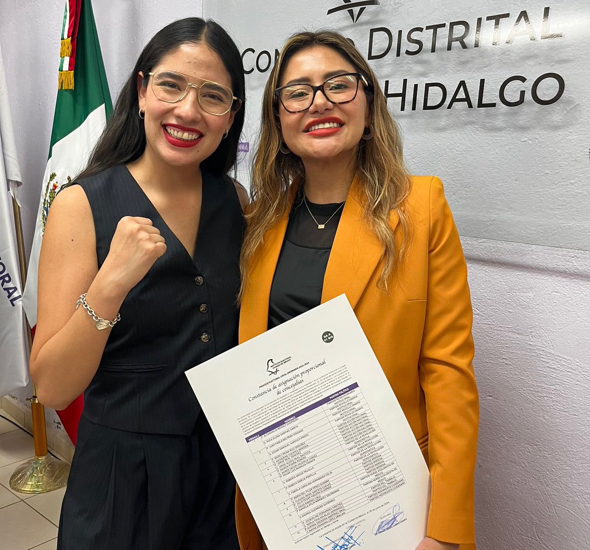 MovCiudadanoCMX's tweet photo. ¡Muchas felicidades a las y los concejales electos! 🥳 Estamos segurxs que nuestrxs jóvenes harán un gran trabajo a favor de las y los vecinos 🧡. 

El #MovimientoChilango y la ciudadanía contarán con los mejores representantes en la Ciudad de México 🍊. https://t.co/gE8hwBzdnQ