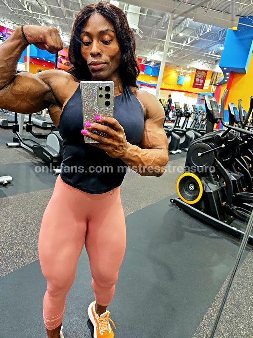 Every flower blooms at a different pace... #flexfriday #hustler #curves #hardbody #mistress #femalebodybuilder<a href="/tag/flexfriday"class="tags">#flexfriday</a><a href="/tag/curves"class="tags"><span>#curves</span></a><a href="/tag/hustler"class="tags"><span>#hustler</span></a><a href="/tag/mistress"class="tags"><span>#mistress</span></a><a href="/tag/hardbody"class="tags"><span>#hardbody</span></a><a href="/tag/femaleb"class="tags"><span>#femaleb</span></a>
