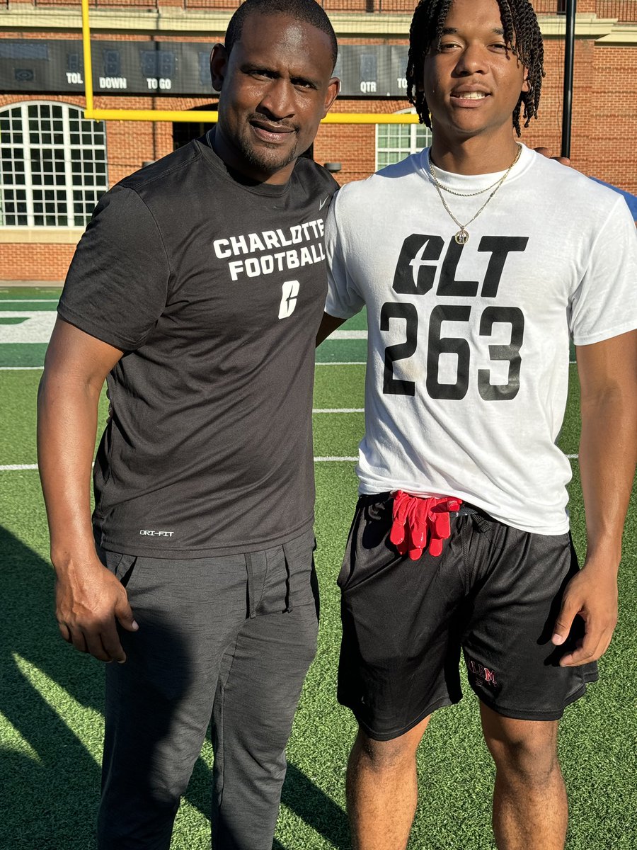 MarkusMcCoy26's tweet image. Had an amazing time competing at UNC Charlotte camp today, did pretty well and won all my reps and topped it off with a pick! Thank you @GreerMartini48 for the great feedback, I learned some great new things today!! @BE1STRING @MarkHall_59 @VBSalemFootball @toby_lux @drebly_32