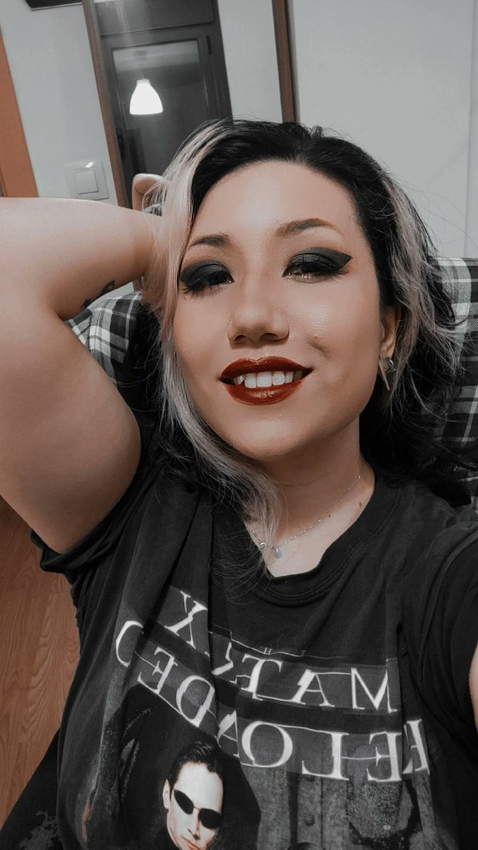AnIdiotAlien's tweet photo. I was feelibg like shit so just did ny maje up to try bew thibgs vefore shower ✨ can u guess the ref? https://t.co/duBF0MVXJw