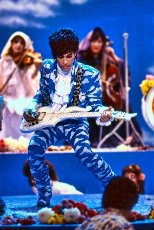 BlueNDface's tweet photo. Prince in the Raspberry Beret music video; Gwen Stefani and Pharrell performing Spark The Fire on The Voice in 2015, a song in which she sings "Life's a perfect Lego piece". 
It all comes full circle.
#GwenStefani #Prince #Pharrell https://t.co/ekB6kW7yG6