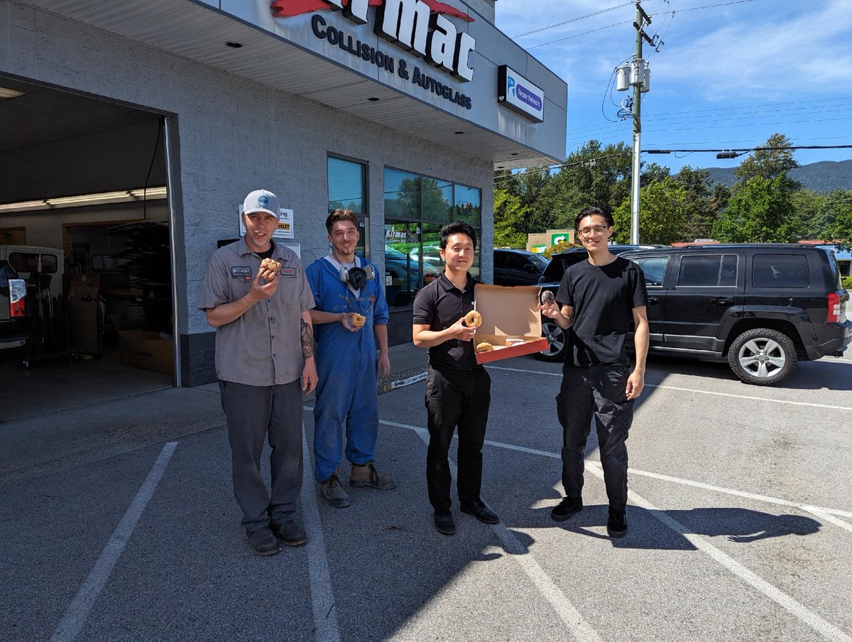 KirmacCollision's tweet photo. Donut worry, be happy! 🍩🎉

#nationaldonutday #kirmacdonutday #autobodyrepair #kirmaccommunity #werehiring #joinourteam https://t.co/FS1upSAaQ7