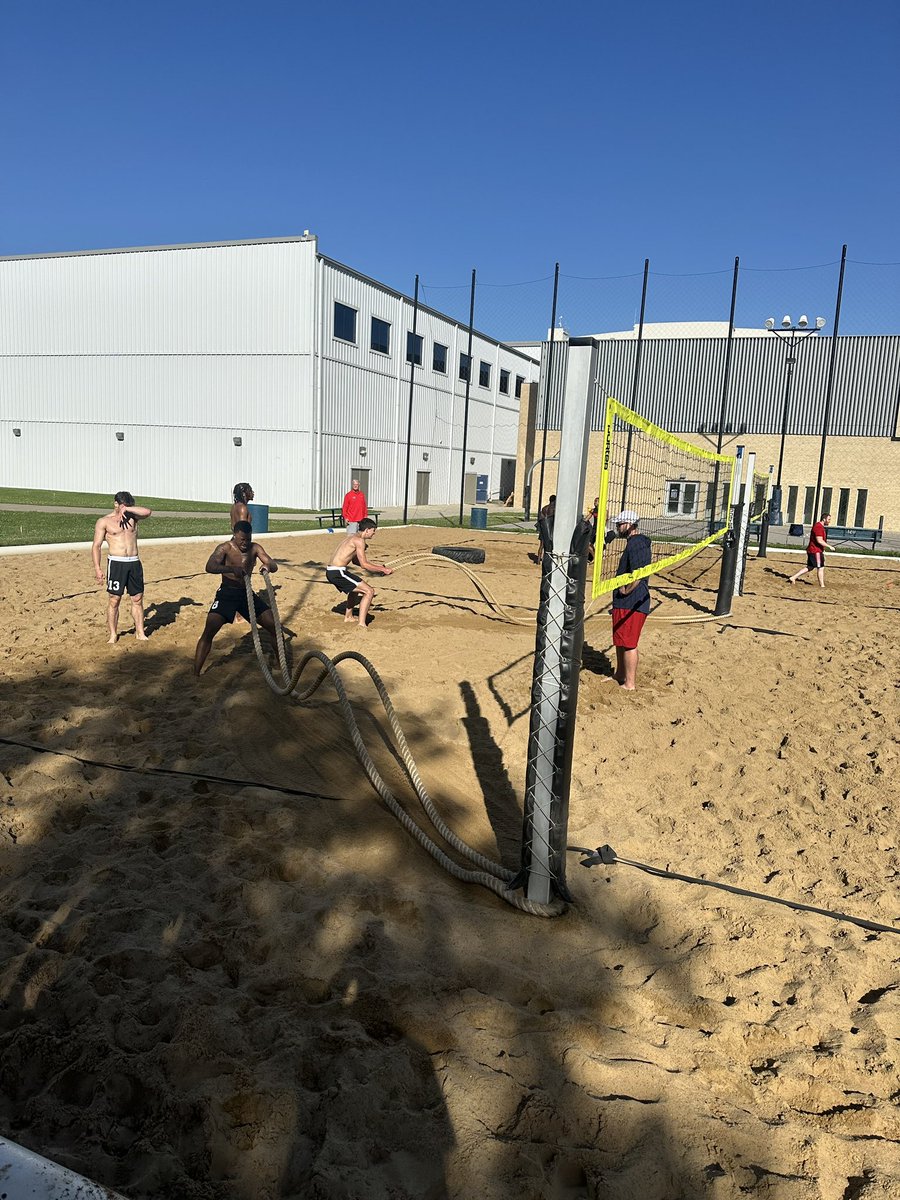 USI_Basketball's tweet photo. Week 1 ✅

Guys got after it today in the sand pit! https://t.co/6Iis95WLxc