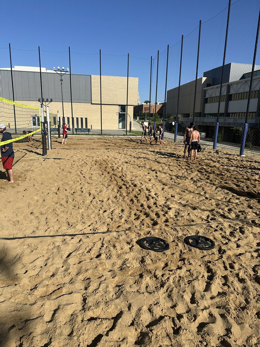 USI_Basketball's tweet photo. Week 1 ✅

Guys got after it today in the sand pit! https://t.co/6Iis95WLxc