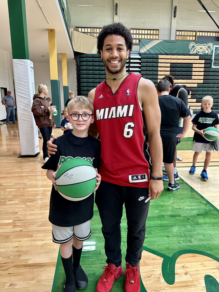 kellydarragh1's tweet photo. Eamon had a great time at Rocky’s basketball camp with one of his all time favorites! https://t.co/CTHZKd6dkf