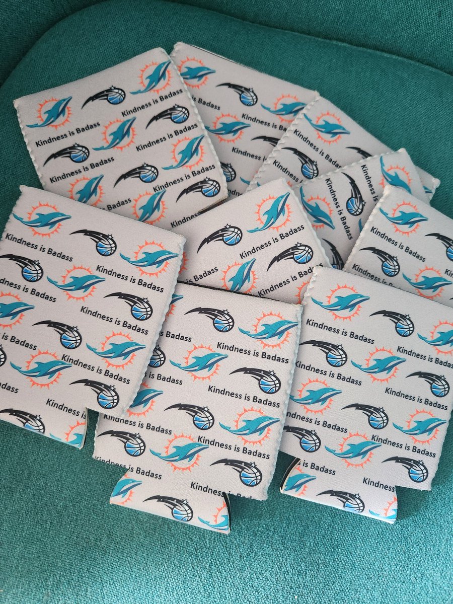 tanjjiii's tweet photo. The koozies have arrived and there are still PLENTY if anyone still wants to order to raise money for Deb's family. You all are the best!
DM myself, @Honorary_Titan or @haybay42. ✨️🐬 https://t.co/DaCzsgplXo