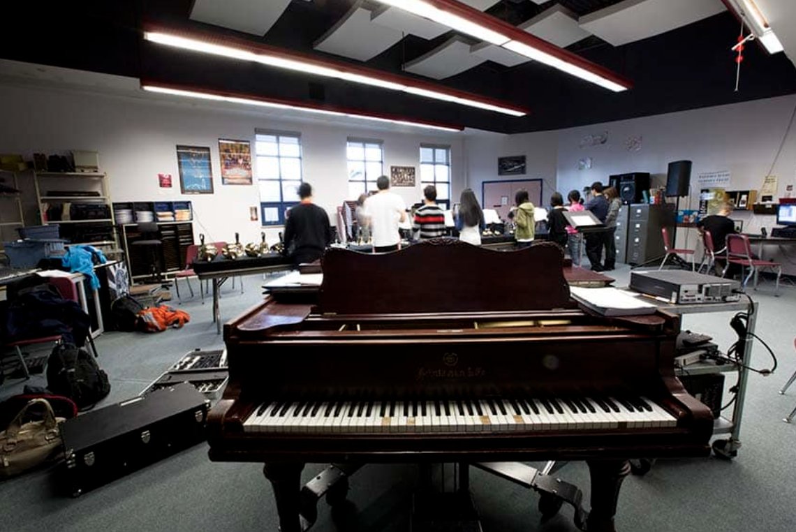studyinburnaby's tweet photo. 🎶 Burnaby South music ensembles are recognized nationally, and its students have performed for Prince Phillip and the Royal Princes, William and Harry. 🎶
#studyinburnaby #BurnabySchools #Studyinbc #BCeducation #StudyinCanada #StudyAbroad #InternationalStudents https://t.co/Iw8SbhYjIP