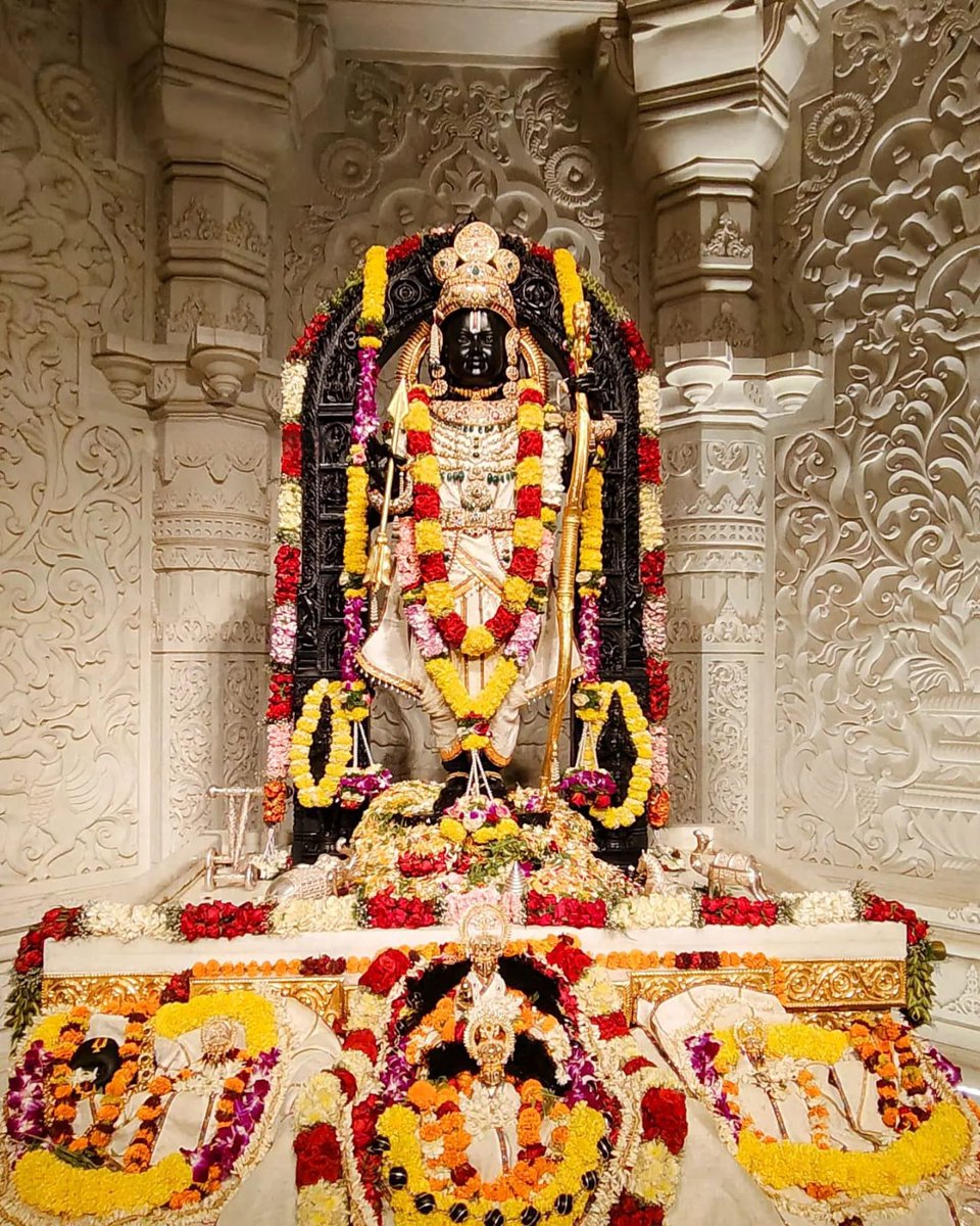 ShriAyodhya_'s tweet photo. जिनका नाम लेने से सब भवसागर पार हो जाते हैं, ऐसे प्रभु " श्री राम " को बारम्बार प्रणाम ❣️ https://t.co/SXAr5UwDzA