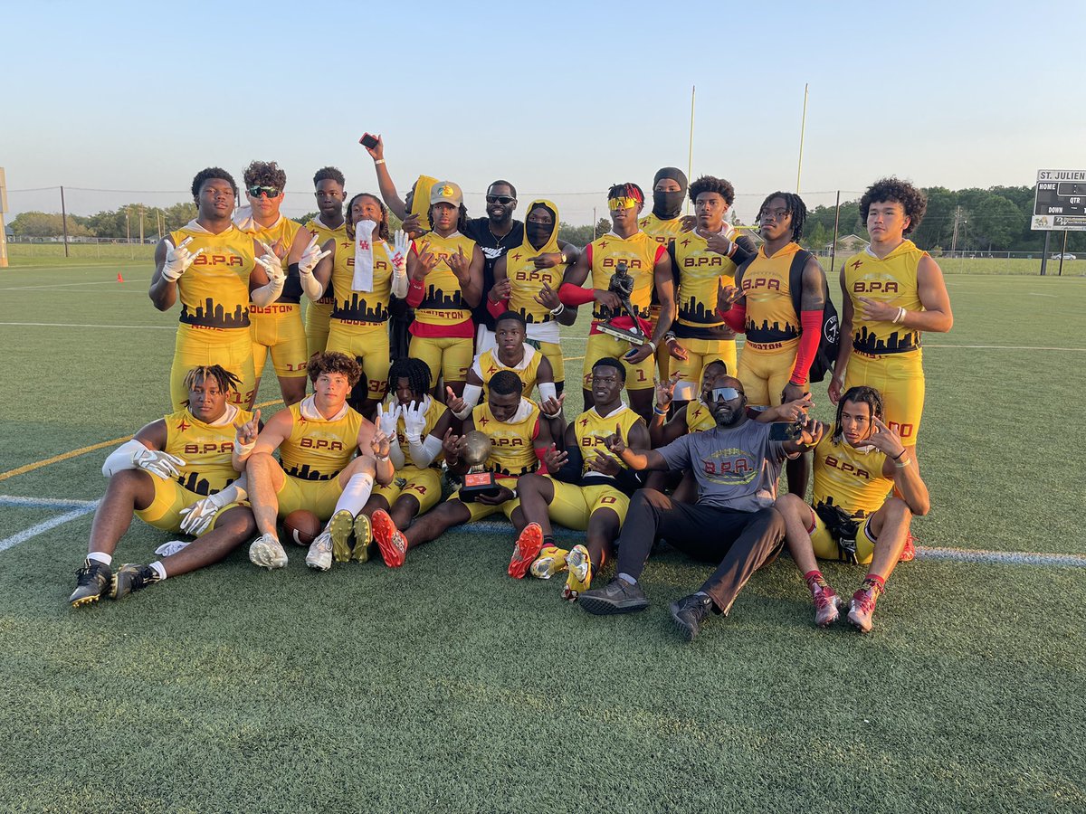 coachWDDJ's tweet photo. Best Group of Guys ever! 
@BIGPLAYACADEMY 

#AlwaysOnGo🚦🔋⛽️ https://t.co/DrsUcO6xmi