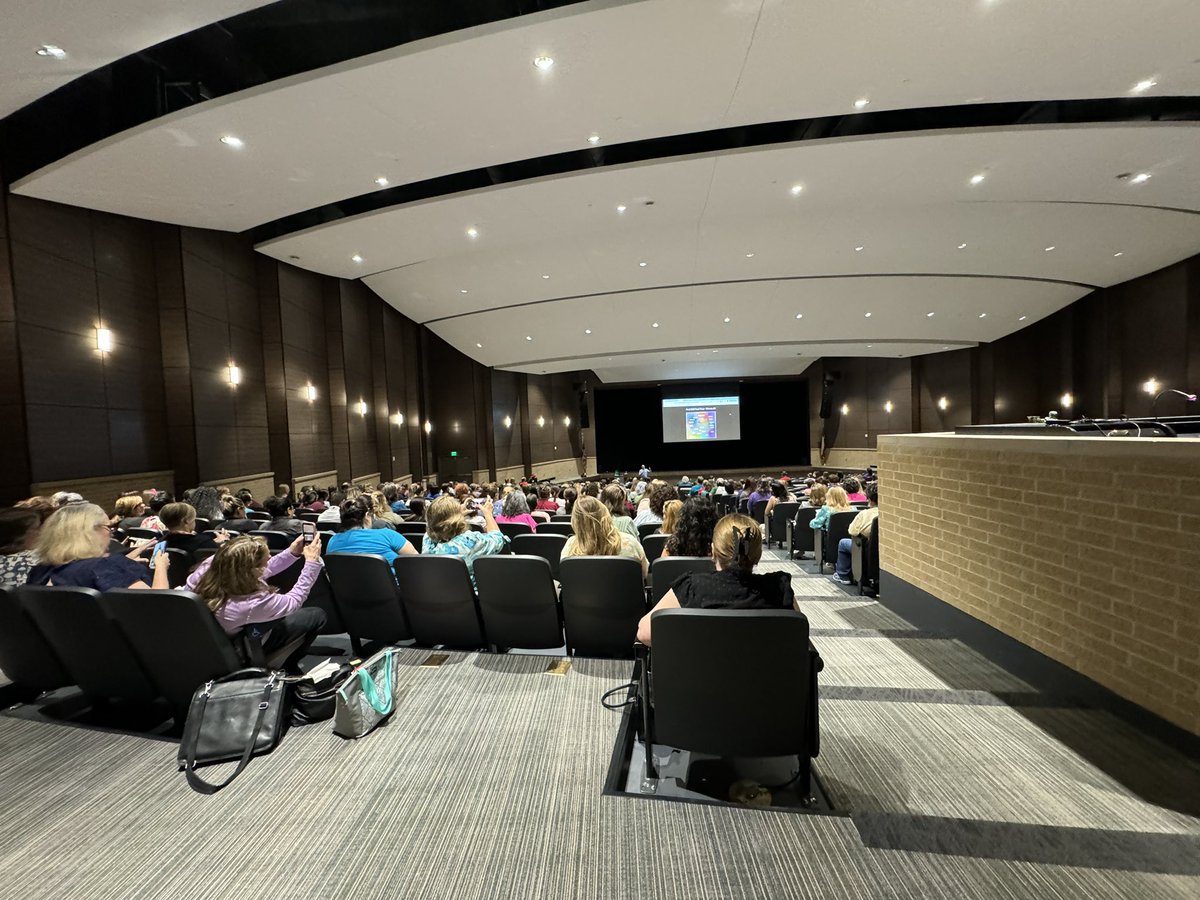 𝒴𝓋𝑜𝓃𝓃𝑒 𝒫𝑜𝓈𝓉 tweet media