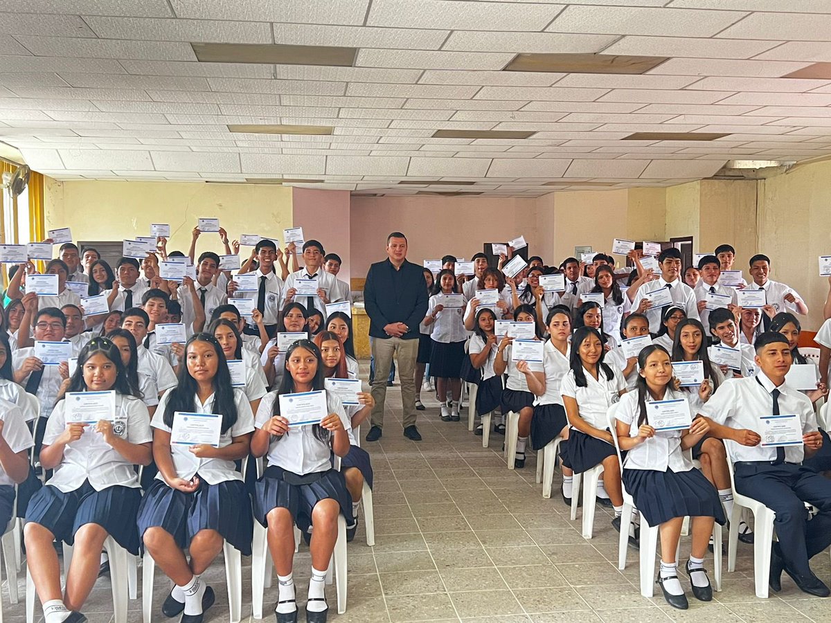 EducacionZ7_Ec's tweet photo. [PASAJE] Estudiantes del colegio Carmen Mora de Encalada culminaron el proyecto “Fortaleciendo Capacidades” en formación empresarial con énfasis en contabilidad. El proyecto se realizó en convenio con la Universidad Técnica de Machala. 

#ElNuevoEcuadorResuelve https://t.co/JjPnO3F6ZO