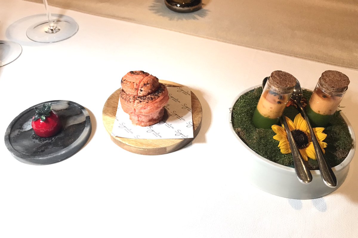 commecestbon's tweet photo. So delicious tomato variations : ’Heirloom Tomato-Black Olive- Cosmos’ with ‘tomato gazpacho’, pink ‘tomato brioche’ &amp; butter fake tomato, by French chef #ThierryDrapeau.

#ChaînedesRôtisseurs #OMGD  #Michelinstar  #SignatureBangkok #commecestbon #สายกิน #foodies #เชฟมิชลิน https://t.co/uY8ahKROND