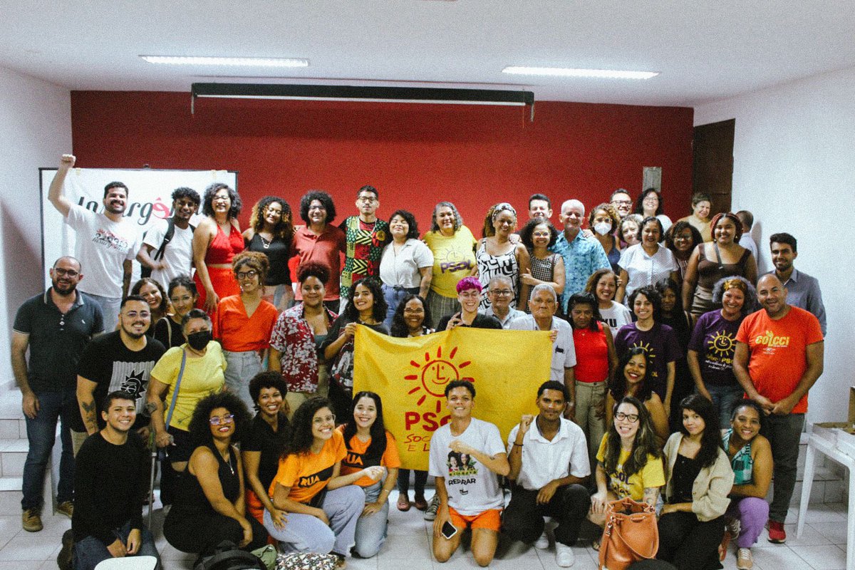 mariadabancada's tweet photo. Ontem lançamos nossas pré candidaturas com esperança e ousadia de pensar Teresina para todos.

A Bancada Antirracista, iniciada em 2022, retorna em 2024 com propostas reais para a juventude, mulheres e periferias.

Nosso compromisso é fazer política de nós para nós. https://t.co/igfsc8LjKl