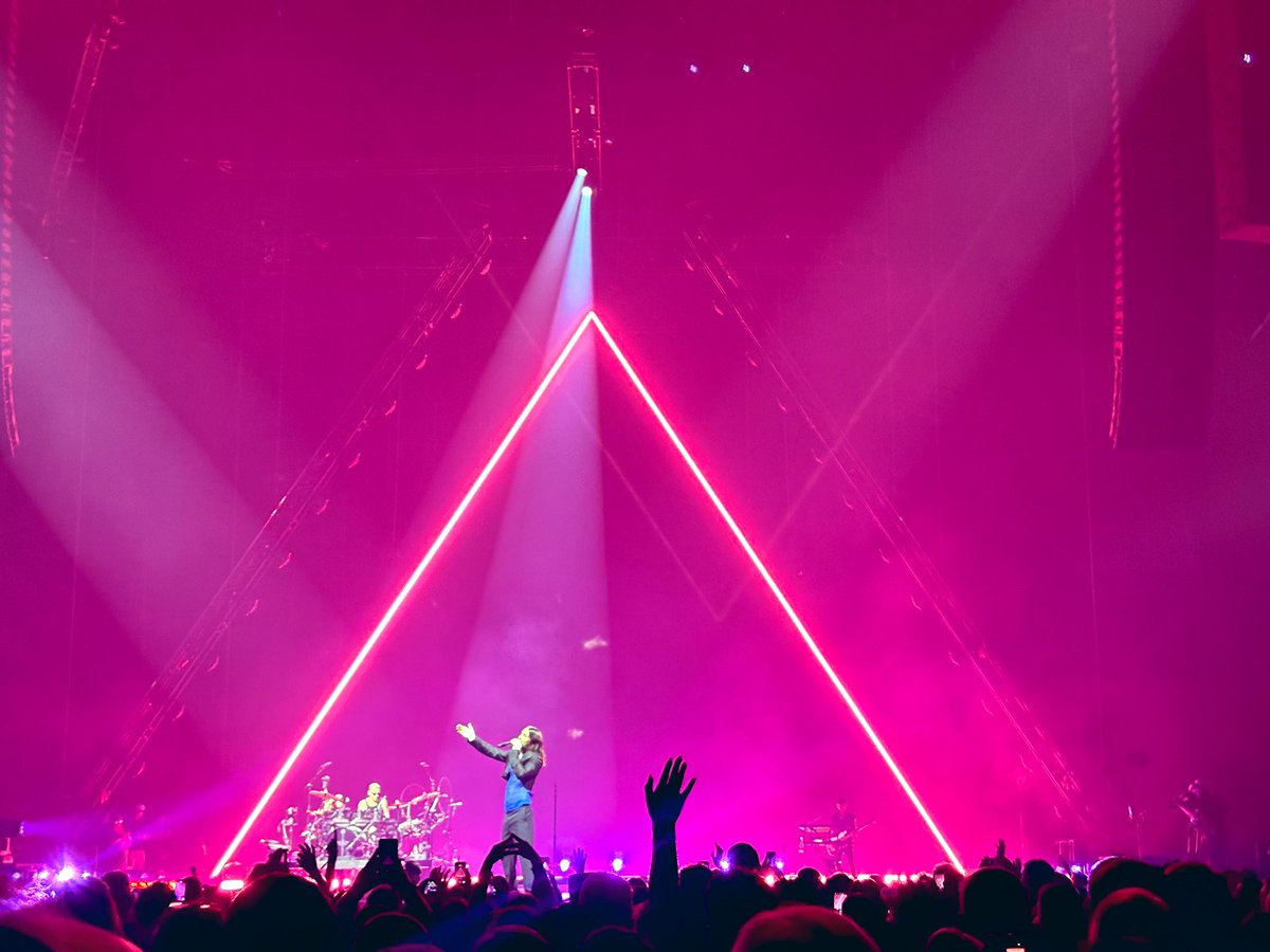 LoobyDooby22's tweet photo. One of THE best gigs I’ve EVER been to ❤️‍🔥
@30SECONDSTOMARS smashed it out the park tonight!! ✨ 
Manchester - a pleasure as ALWAYS 🫶🏼
@TheChrisMcKeown buzzin!!!! #thirtyseconds #livemusic https://t.co/UZHz7dPebH