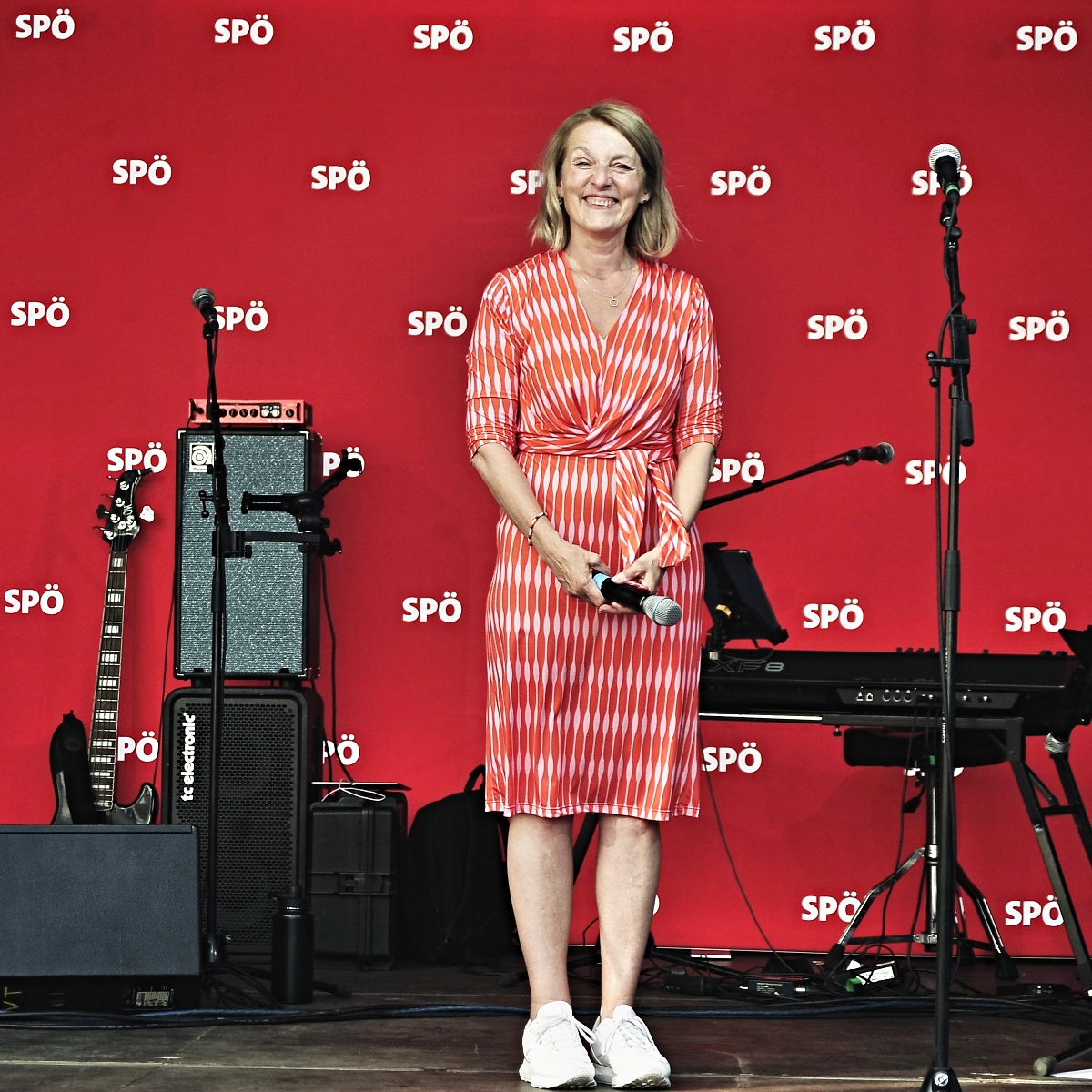 apex_archive's tweet image. EU-Wahlkampfabschluß der #SPÖ:
Gute Stimmung und Zuversicht bei den KandidatInnen Evelyn #Regner und Andreas #Schieder und beim Wahlvolk am Wiener Yppenplatz.

#EUwahl #EUwahl24 #SPOE @SPOE_at
