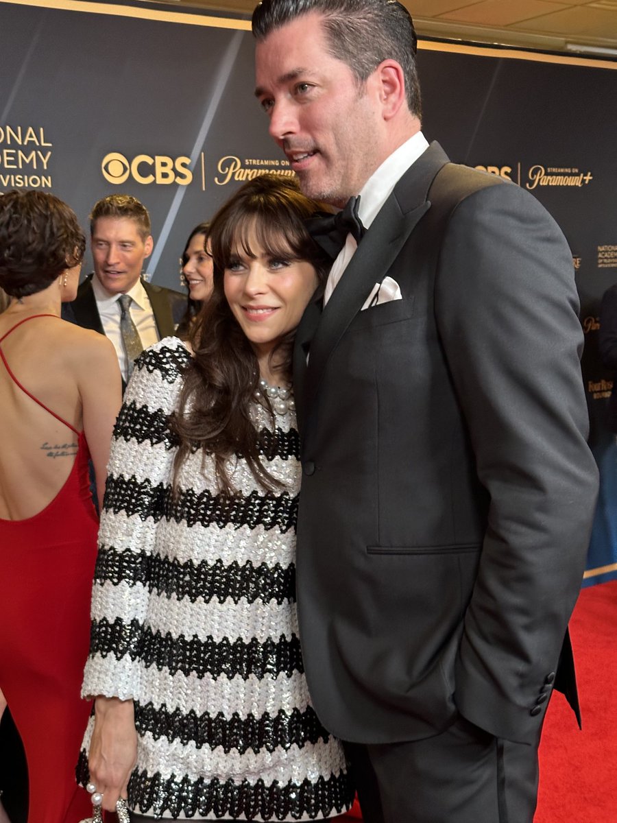 bethharrisap's tweet photo. #zooeydeschanel and her property guy #Jonathandrew #daytimeemmys https://t.co/ndE5yyJyQ5