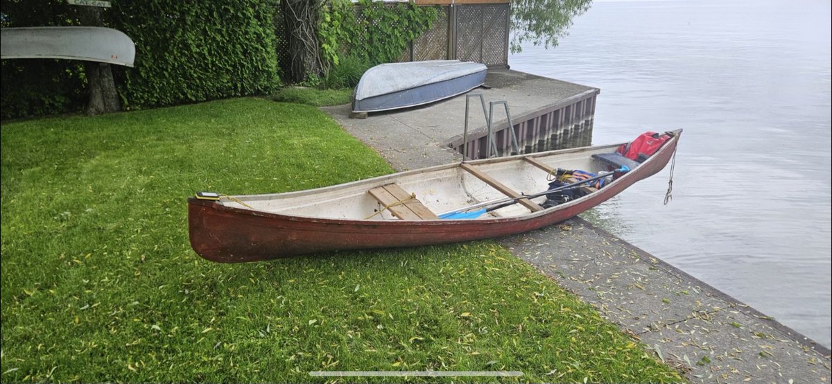 SouthSimcoePS's tweet photo. FOUND CANOE: Do you recognize this canoe and gear that was located in the area of the Leonard and Rose Lane area of Innisfil this evening.  Police want to speak with the owner out of an abundance of caution.   Our Marine Unit is currently deployed in the area. https://t.co/1KD7FK4hpe