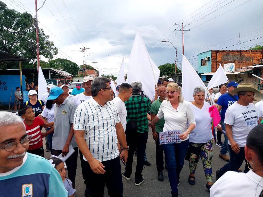 #07Junio24 AD en resistencia  en San fdo de apure casa a casa en los centauros con la boleta en mano enseñando la tarjeta de la MUD para el 28 julio voten por EDMUNDO para una mejor Venezuela.<a href="/ADOrganizacion_/">AD Organización Nacional</a>  <a href="/hramosallup/">Henry Ramos Allup</a> <a href="/PieroMaroun/">Piero Maroun</a> <a href="/ADCem_SanFEDO/">AD Resistencia CEM SAN FDO</a>