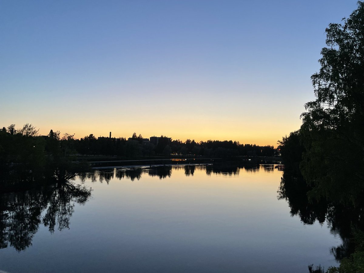 #promootio Puhe nousevalle auringolle. Tosin <a href="/UniEastFinland/">University of Eastern Finland</a> ei voi olla varma laskeeko vai nouseeko aurinko. Kesäyön kauneutta!