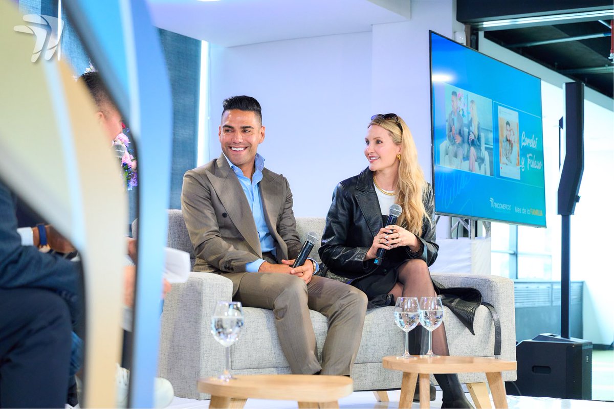 Fincomercio_'s tweet photo. #EnFamiliaConFalcao | Este martes 4 de junio recibimos a #Falcao en #Fincomercio, un espacio donde conocimos más allá del futbolista, al papá, esposo, hermano e hijo. 💙✨
Si te perdiste nuestro conversatorio, puedes encontrarlo en https://t.co/PcJAnwjDRn https://t.co/StFxMW8TND